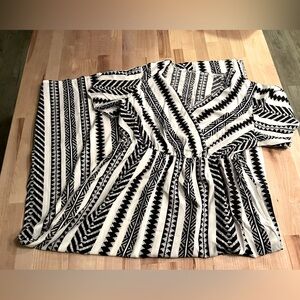 Size large white and black abstract pattern maxi dress